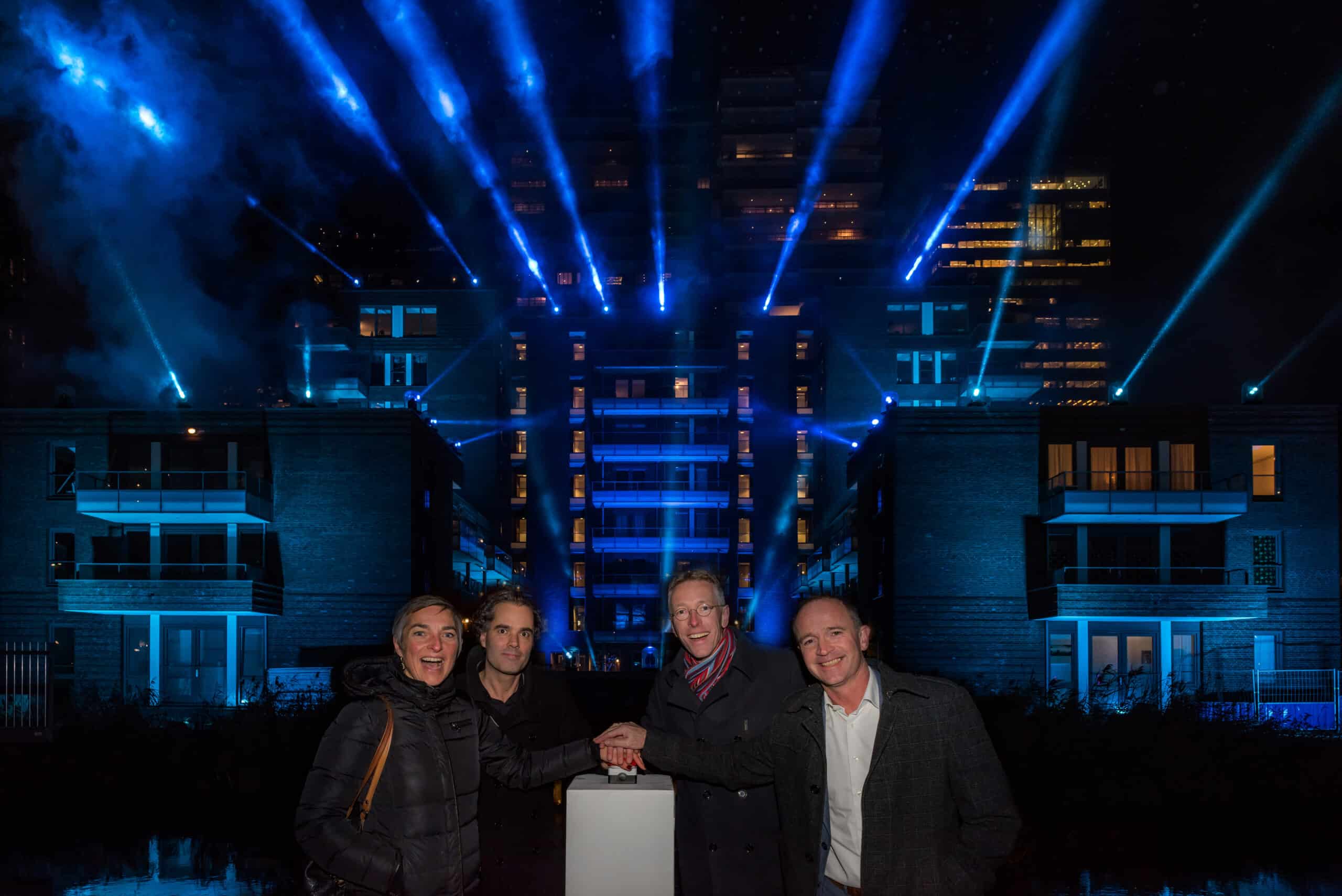 Lichtshow-voor-oplevering-project-aan-Zuidas-scaled.jpg